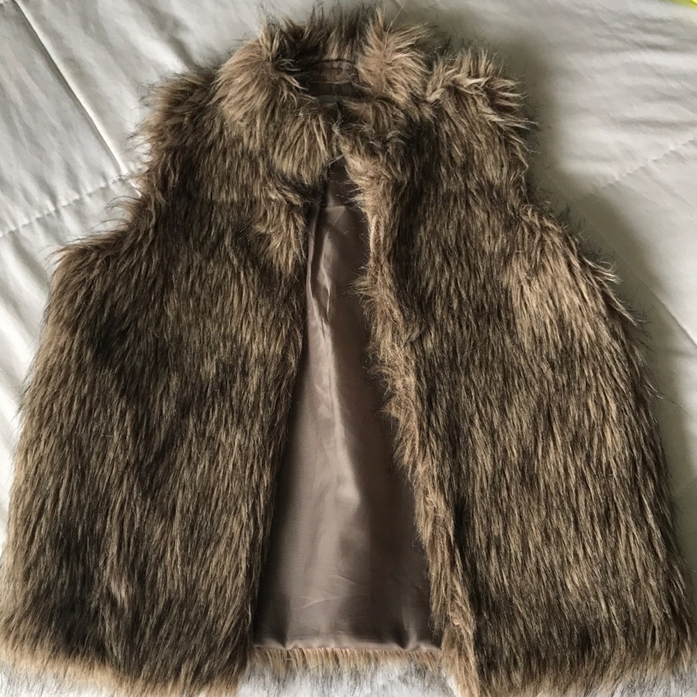 Girl’s faux fur vest size L (size 10)